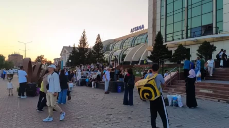На железнодорожном вокзале в Астане эвакуировали пассажиров из-за сообщения о бомбе