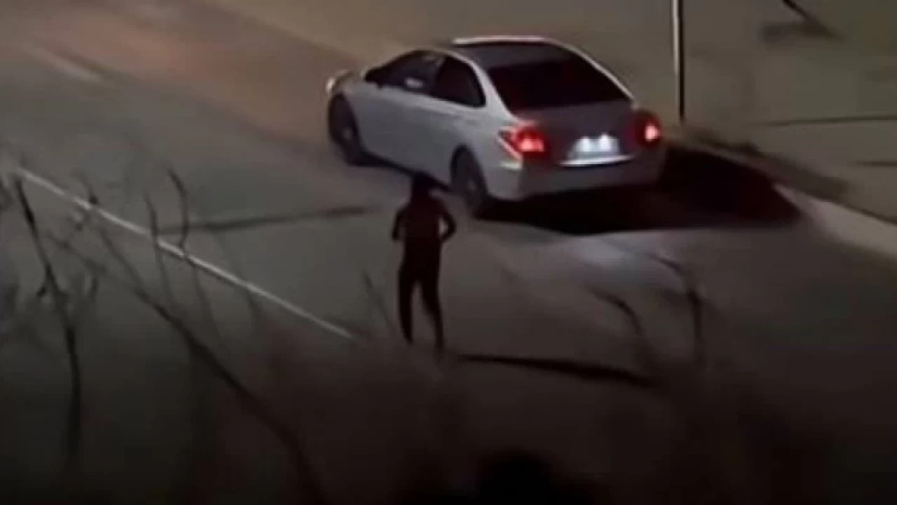 Маңғыстау жаппай шешініп жатыр: Ақтауда тағы бір жалаңаш еркек қамауға алынды (ВИДЕО)