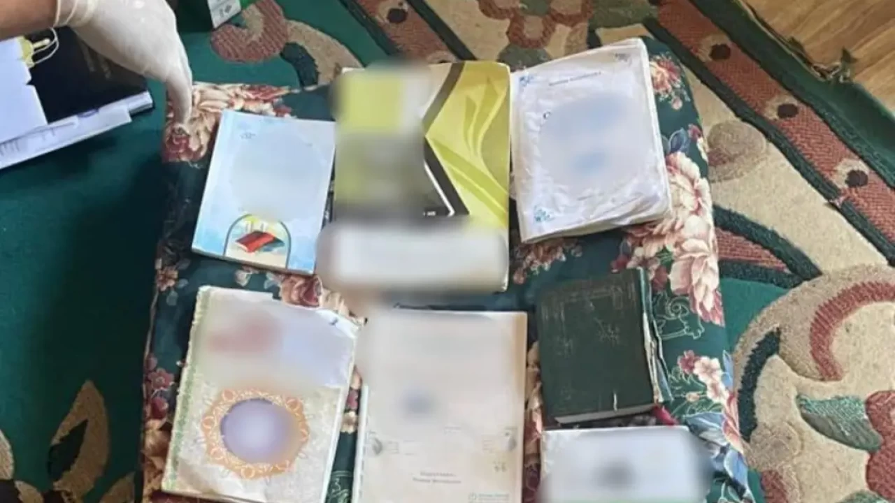 Қырғызстан азаматы тыйым салынған діни кітаптарды әкелгені үшін айыппұл төледі