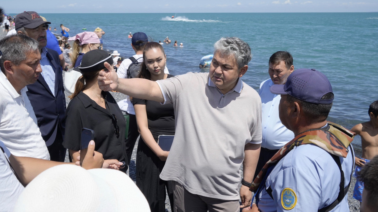 Президенттің сынынан кейін Ермек Көшербаев Алакөлдегі демалыс аймақтарын тексерді