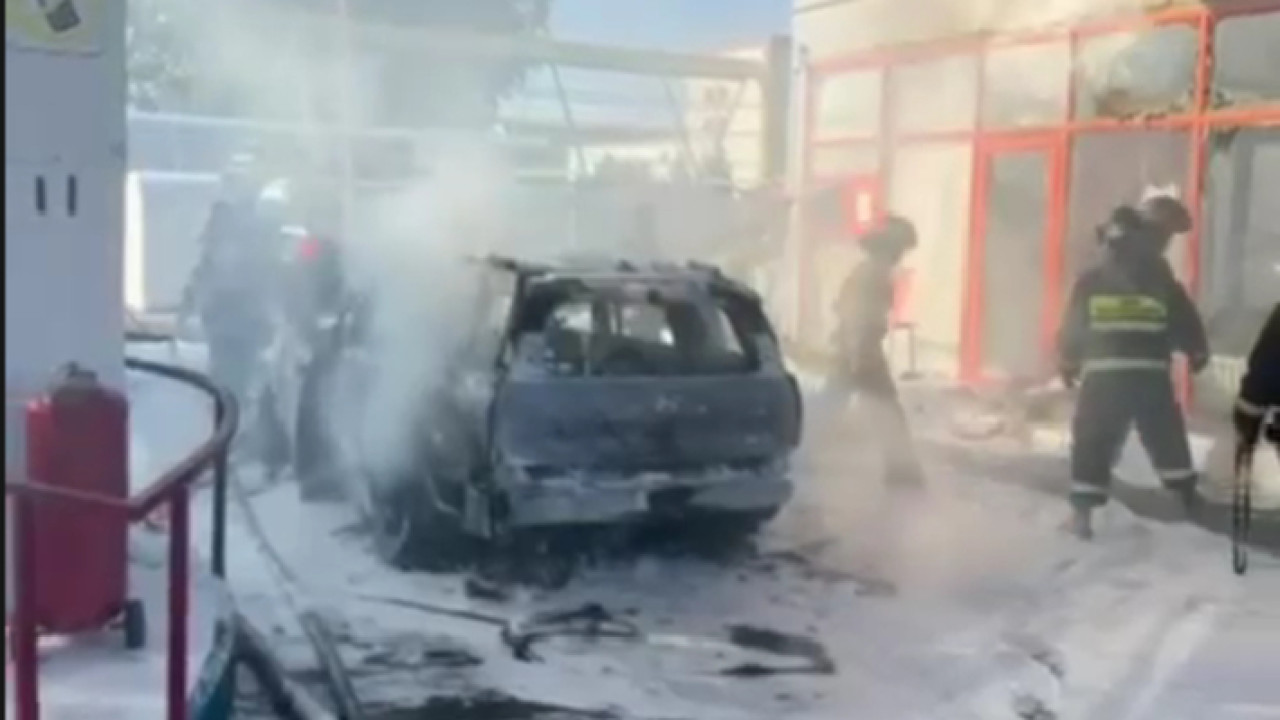 Ақтөбеде автогаз құю бекетінде машина өртеніп кетті