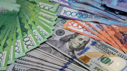 Курс доллара в обменниках Казахстана достиг 543 тенге