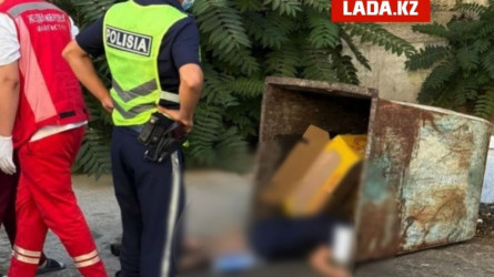 Ақтауда әйел адам көпқабатты үйден құлап, қоқыс контейнеріне түсті