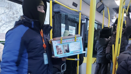Астаналықтар автобуста ақша сұрайтын жастардан шаршағанын айтты