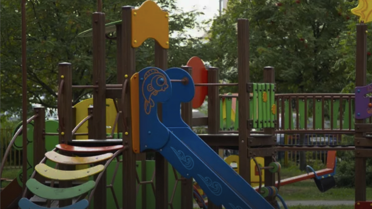 Теміртауда баласымен төбелескен жеткіншекті ұрып тастаған әйел жазаланды