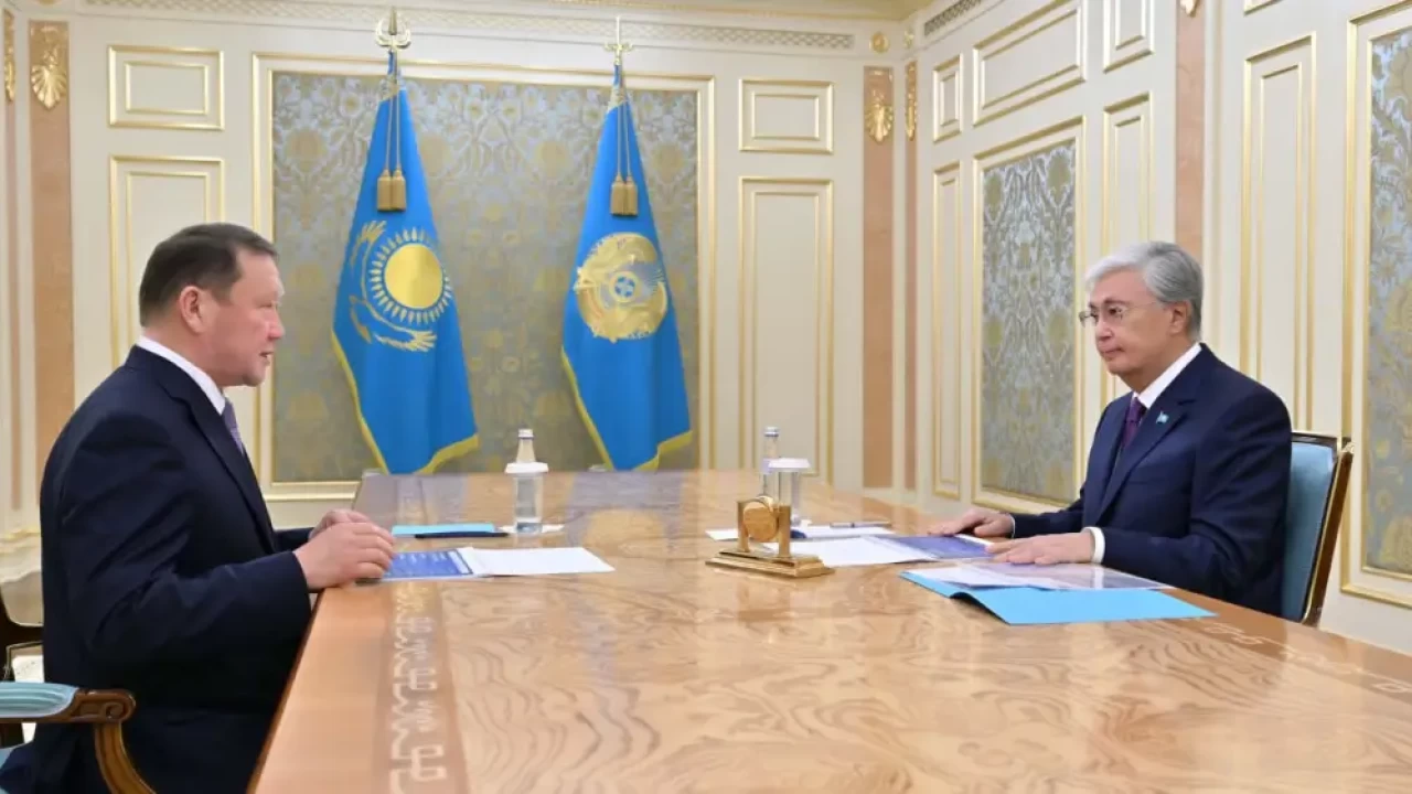 Токаев встретился с акимом Костанайской области Кумаром Аксакаловым