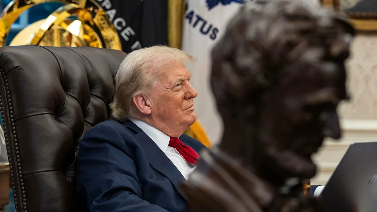 Трамп Еуроодақ басшыларын дәлізде күттіргені рас па?