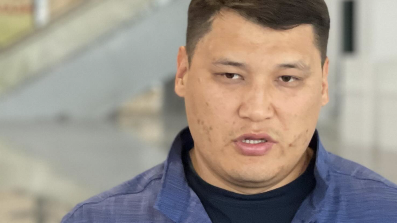 Сот Руслан Берденовтің жеке қатысуын талап етті