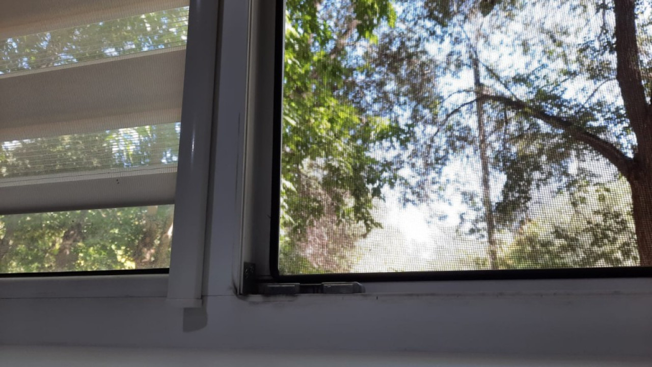 Қарағандыда 10 жасар қыз терезеден құлап кетті