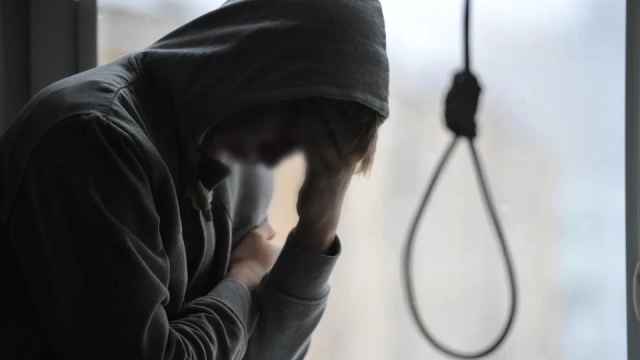 СҚО-да 17 жастағы жасөспірім турникке асылып қалған