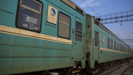 Ұлытауда жолаушылар пойызы жүк вагонымен соқтығыса жаздады
