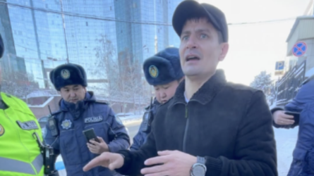 «Полициядан гүл сыйлауды талап еткен»: Өскеменде блогер сотталды