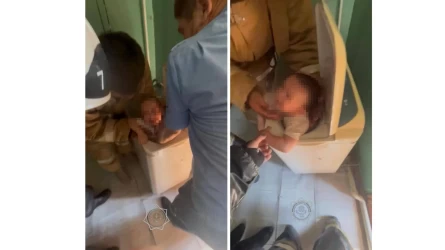 Atyraýda ekі jastaǵy bala kіr jýǵysh mashınada qysylyp qaldy