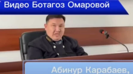 Шымкенттегі Берденовтің сотында судья Әбінұр Қарабаев журналистке тілін шығарған (ВИДЕО)