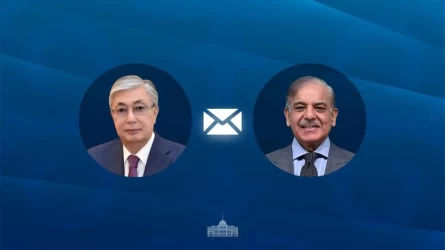 Токаев поздравил премьер-министра Пакистана с Днём независимости
