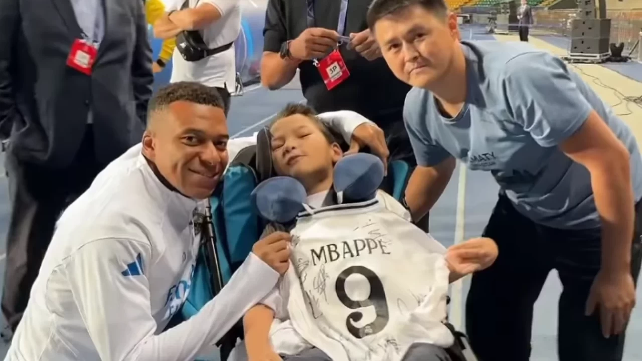 Мбаппе исполнил мечту особенного фаната