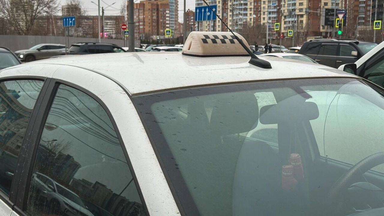 Ақтауда жүргізушісі заңсыз такси болғаны үшін айыппұлға ілінді