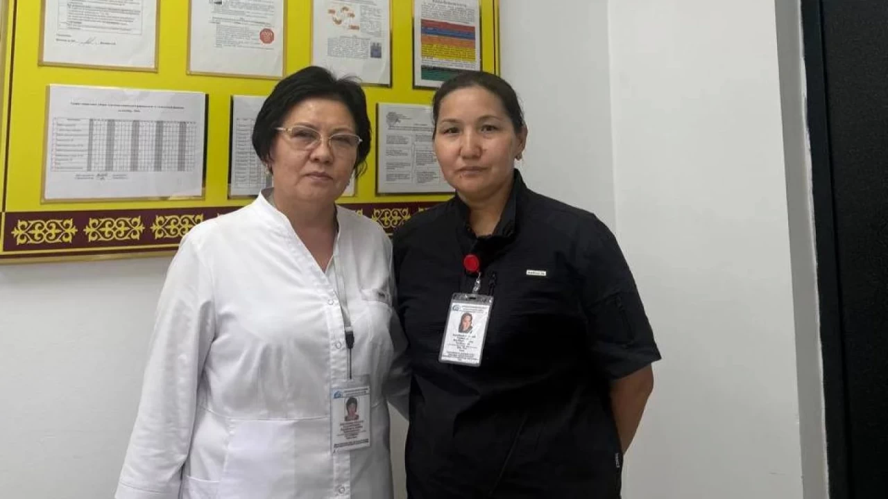 Алматылық медбикелер ұшақтағы жолаушының өмірін сақтап қалды