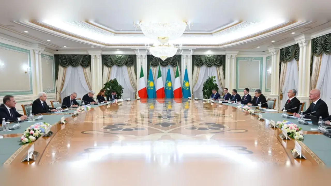 Токаев и Президент Италии провели переговоры в расширенном составе