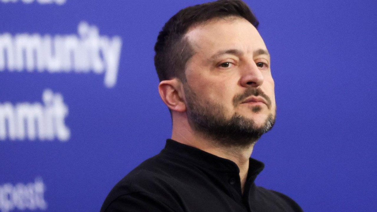 Зеленский президенттік қызметтен қашан кететінін айтты