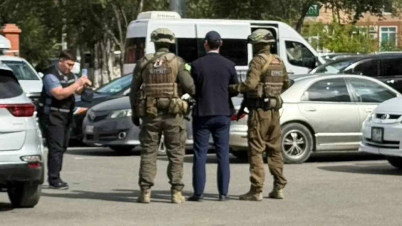 Атырауда құрылыс басқармасы басшысының орынбасары пара алды деп ұсталды