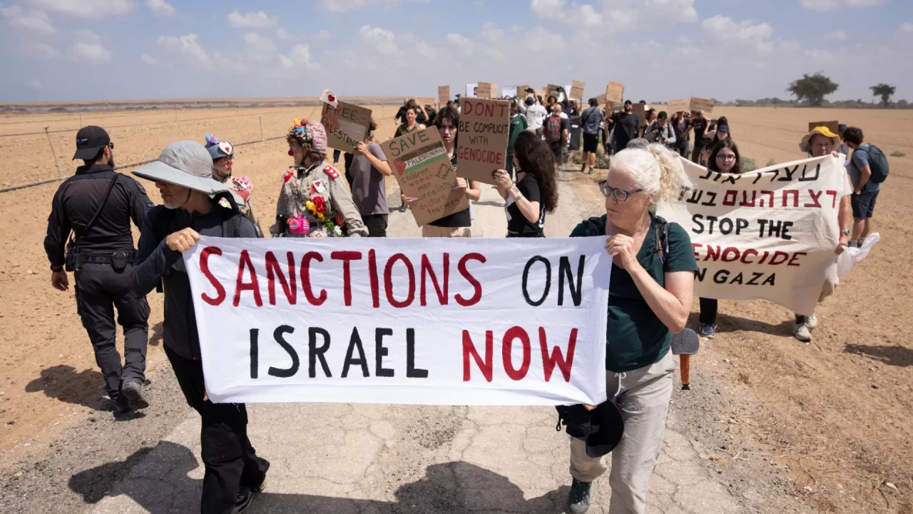 ЕО-ға дүрсе қақты: Израиль министрі еврейлерге қысым күшейіп бара жатқанын айтты