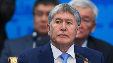 Қырғызстанның бұрынғы президенті Алмазбек Атамбаевтың отбасы үйінен күштеп қуылды