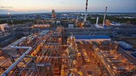 Украинские беспилотники атаковали один из крупнейших НПЗ России