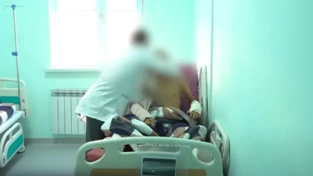 В Шымкенте мужчина выжил после падения с пятого этажа