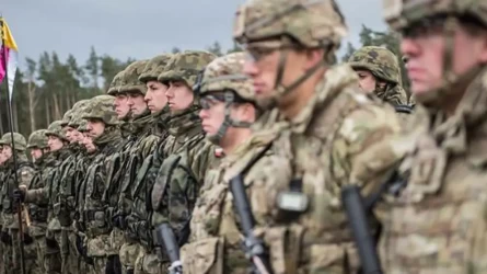 Польша направляет 40 тысяч военных к границам с Беларусью и Россией