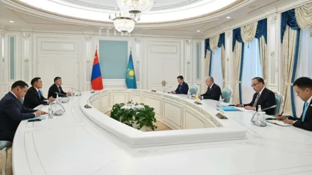 Токаев провёл встречу с председателем парламента Монголии