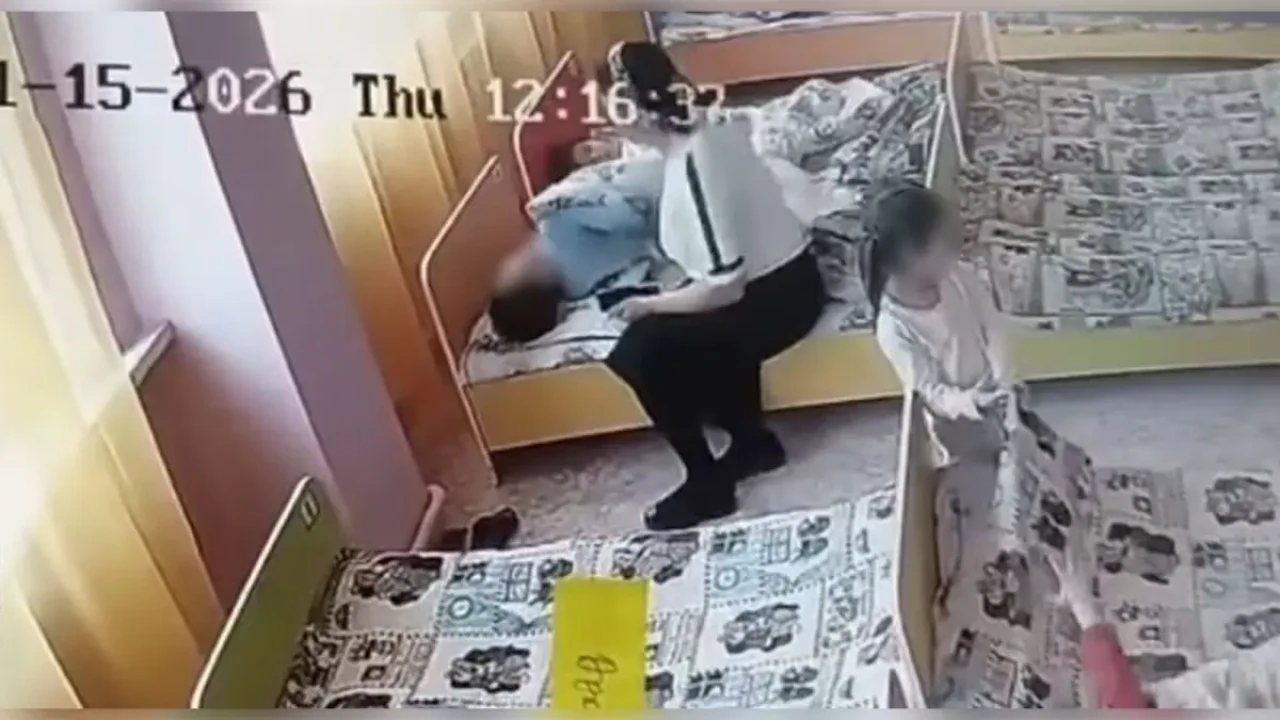 В детском саду Шымкента воспитатель пугала детей шприцем