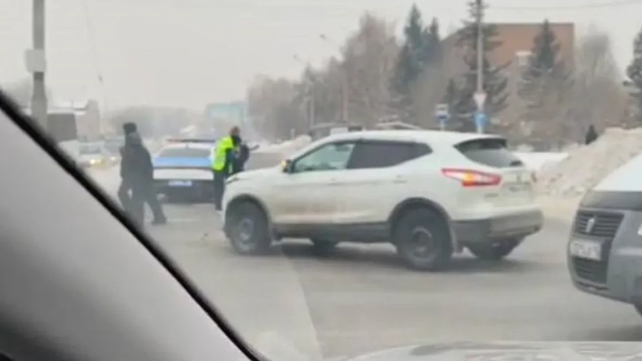 Өскеменде Chevrolet көлігі патрульдік көлікке соғылды