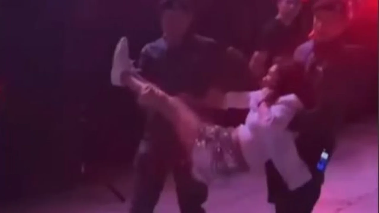 Астанада Джей Лоның концертінде төбелескен полиция бастығының әйелі айыппұл арқалады