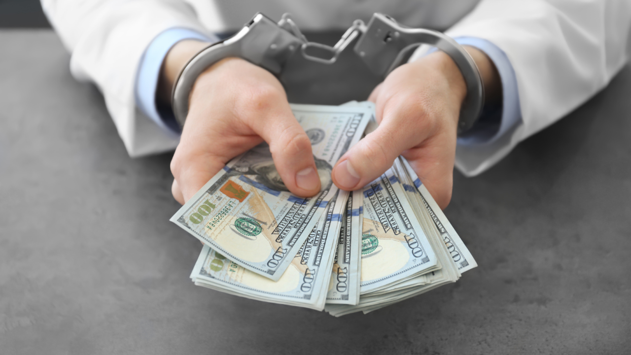 134 миллион теңгелік пара: ҰҚК шенеуніктердің үйінде тінту жүргізді