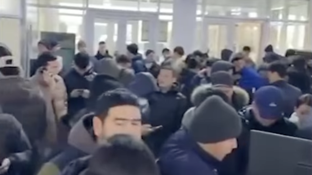 Ақтау мен Алматыдағы арнайы ХҚКО-тарында нөмір үшін дүрбелең басталды