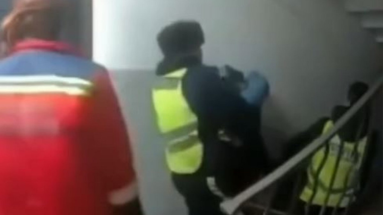 В Атырау пенсионерка напала на фельдшеров скорой помощи (ВИДЕО)