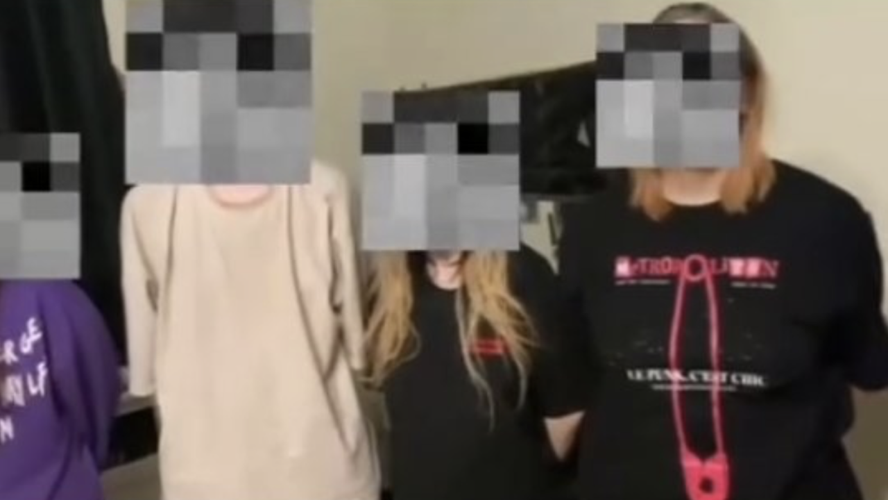 «StroyKz09» кураторы: Қарағандыда интернет арқылы есірткі таратқан екі әйел ұсталды (ВИДЕО)