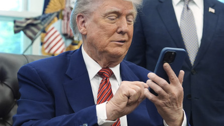 Трамп впервые пообщался с временным президентом Венесуэлы