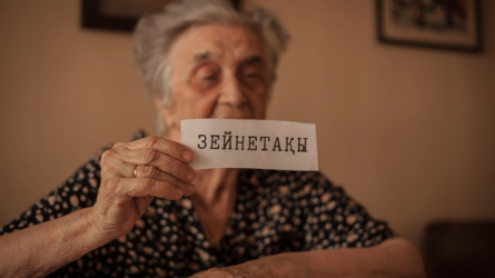 В Казахстане временно приостановили лечение за счёт пенсионных накоплений