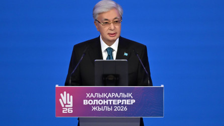 Президент: В будущем изменения в Конституцию должны проходить только через референдум