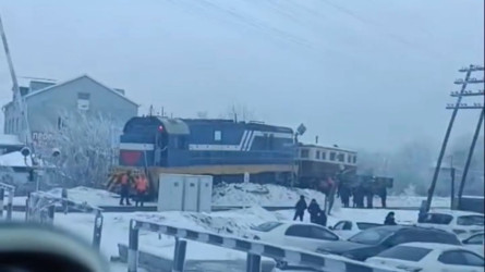 Тепловоз по ошибке въехал в тупик на станции Семей