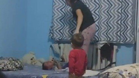 «Батареяға байлап ұрған»: Жаркентте баласын аяусыз ұрған әйел ұсталды (ВИДЕО)