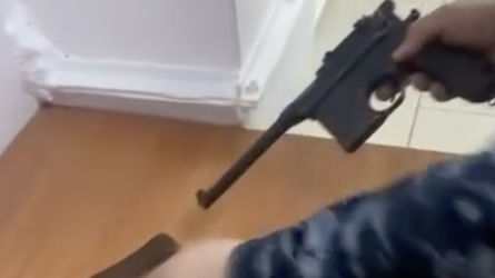 Атыраулық азамат Ресейге сирек кездесетін қаруды алып өтпек болғаны үшін жазаланды