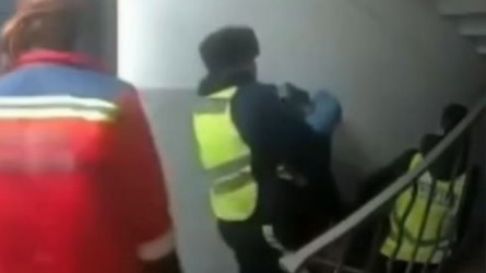 В Атырау пенсионерка напала на фельдшеров скорой помощи (ВИДЕО)