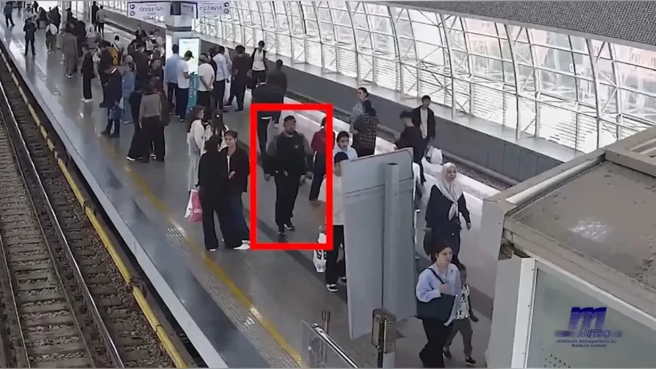Ташкент метросында 10 мың доллар жоғалтқан қазақстандық ақшасын түгел қайтарып алды