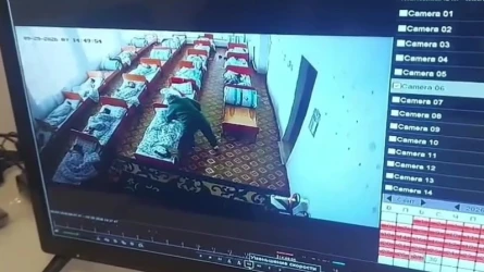 В детском саду Шалкарского района произошёл инцидент с ребёнком: случившееся попало на видео