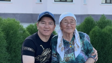 Әнші Сәкен Майғазиев қара жамылды