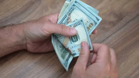 Аналитики назвали причины резкого роста доллара в Казахстане