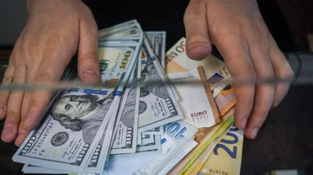 Доллар 440 теңгеден асты: айырбастау орындарындағы бүгінгі бағам